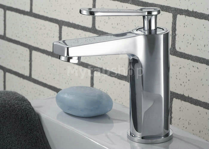 Chrome Finish Solid Brass Contemporary Centerset Bathroom Sink Tap T0521