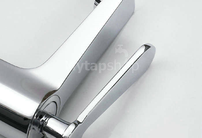 Chrome Finish Solid Brass Contemporary Centerset Bathroom Sink Tap T0521