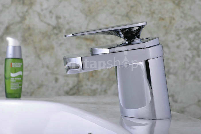 Single Handle Chrome Centerset Waterfall Bathroom Sink Tap (T0701)